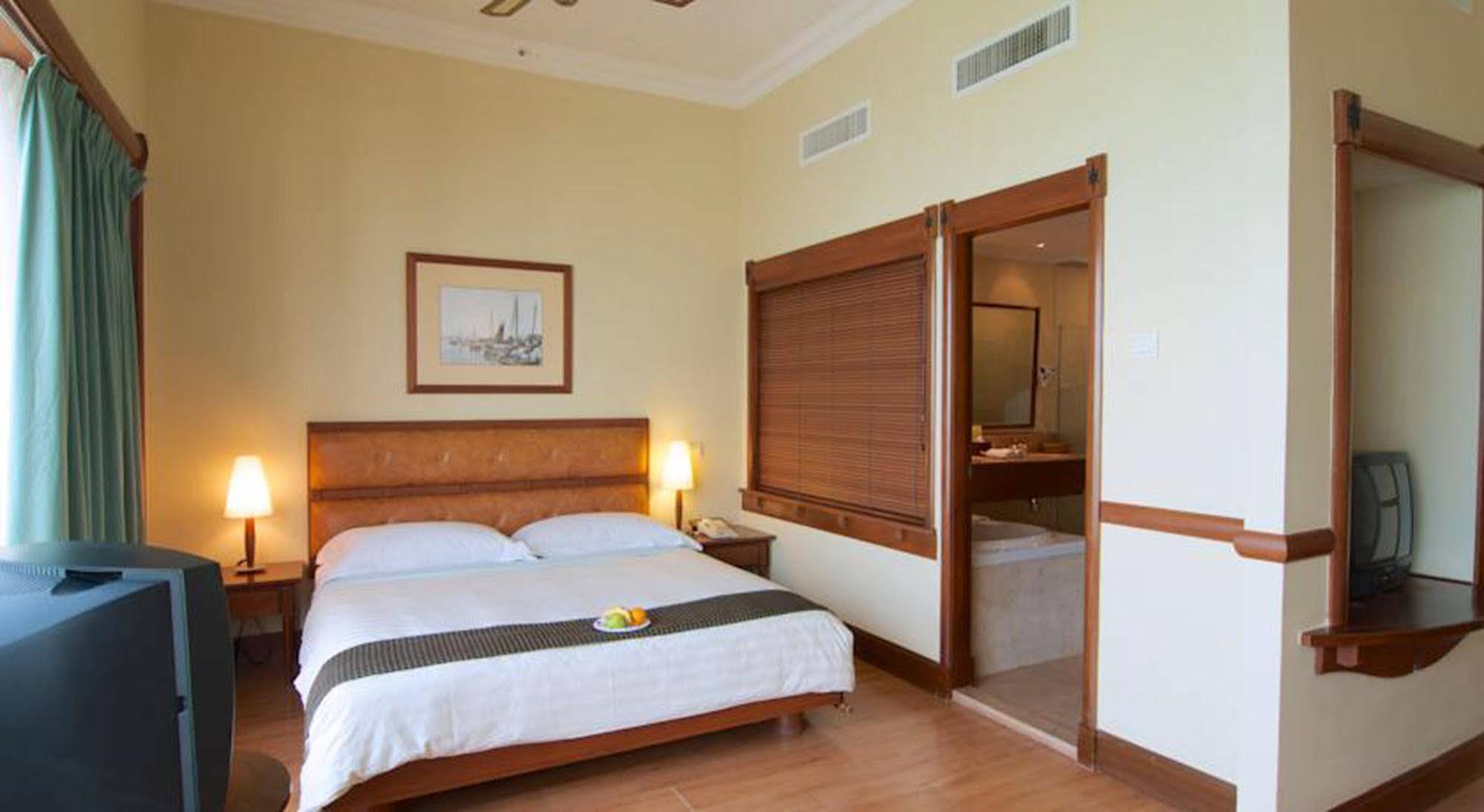 槟城诺瑟姆套房酒店 乔治敦 外观 照片 A room at the hotel