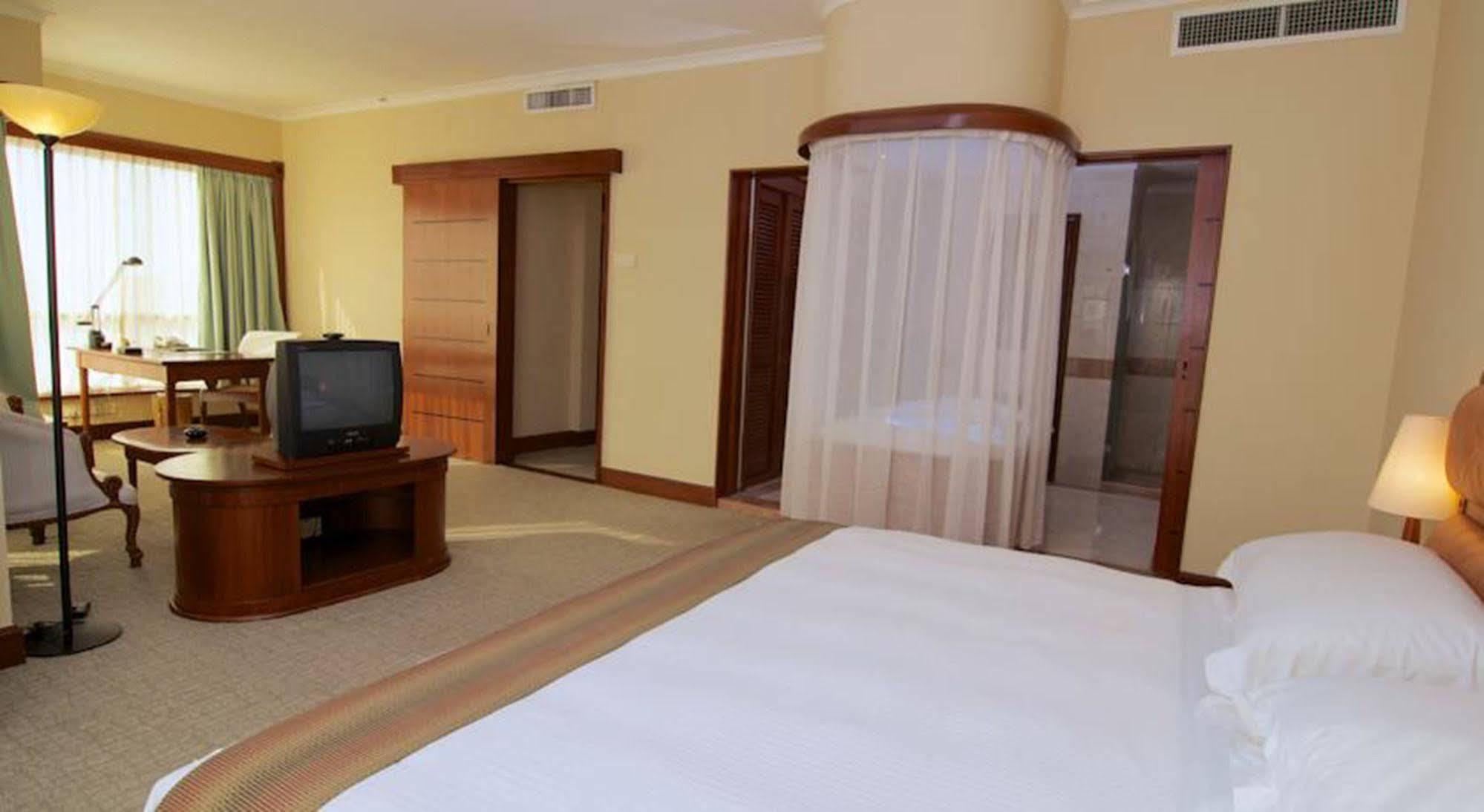 槟城诺瑟姆套房酒店 乔治敦 外观 照片 A room at the hotel