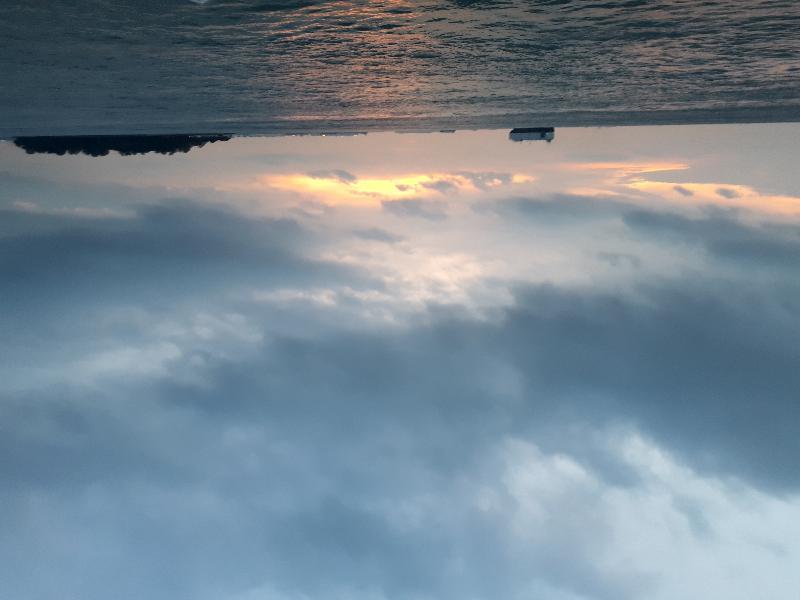 槟城诺瑟姆套房酒店 乔治敦 外观 照片 Sunset over the river